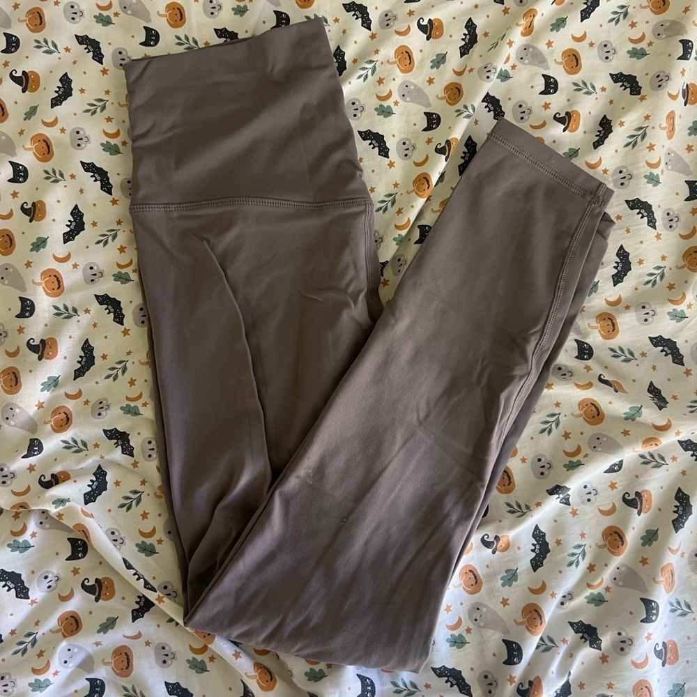 Mauve colored leggings